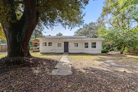 Coastal Casa -Charming 3 Bedroom House House in Gulfport