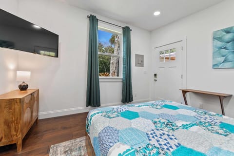 Coastal Cabana Studio - Close to beach and Mississippi City Apartment in Gulfport