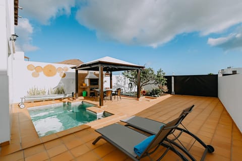 Property building, Patio, Natural landscape, Garden view, Swimming pool, Breakfast, sunbed