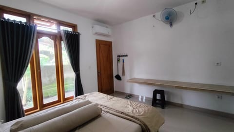 Bed, Photo of the whole room, Bedroom, air conditioner