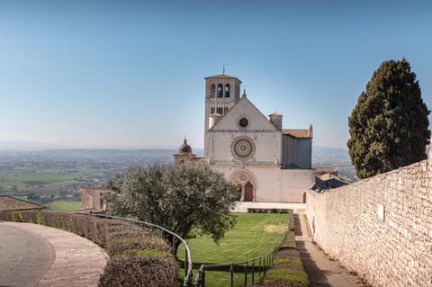 Nearby landmark, Natural landscape, Landmark view