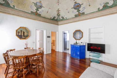 TV and multimedia, Living room, Seating area, Dining area, Evening entertainment