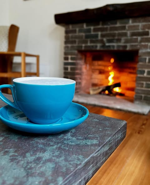 Restaurant/places to eat, Coffee/tea facilities, Breakfast