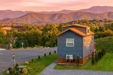 Property building, Natural landscape, Mountain view, Mountain view, pet friendly