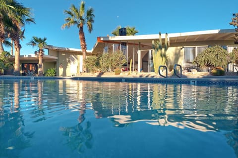 Property building, Day, Pool view, Swimming pool