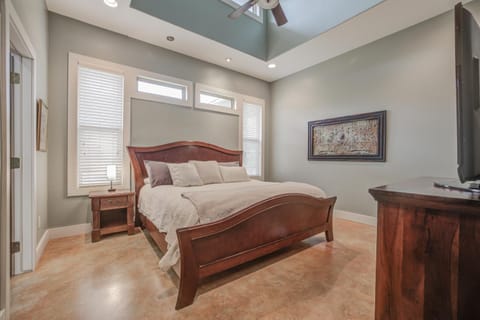 Hill Country Escape Hot Tub Pet Friendly House in Dripping Springs