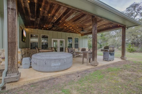 Hill Country Escape Hot Tub Pet Friendly House in Dripping Springs