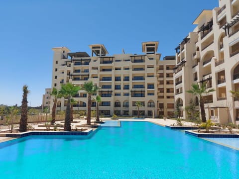 Property building, Day, Pool view, Swimming pool, sunbed