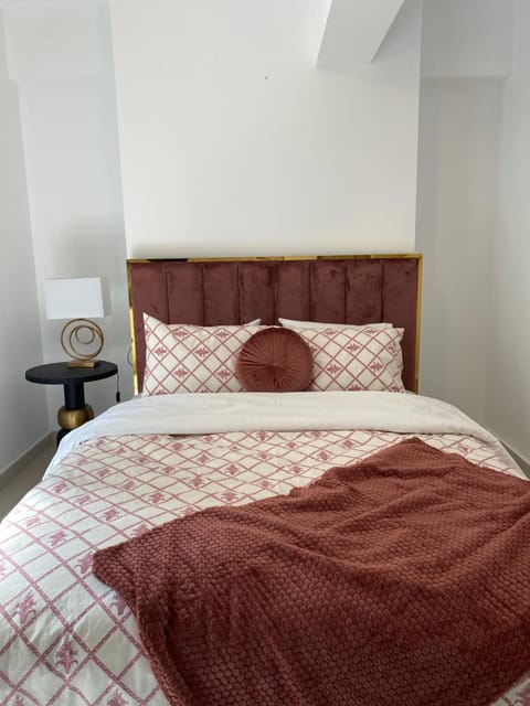 NEW 2BD Aprt with Shared Rooftop Pool B3 Apartment in Kallithea