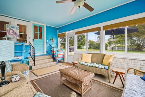 A 'Teague of Our Own - Pet friendly & In town! House in Chincoteague Island