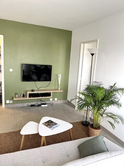 Communal lounge/ TV room, TV and multimedia, Living room, Seating area