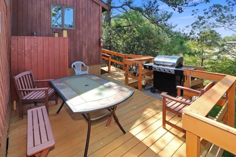 Admiral Benbow - contemporary home with shared boat ramp House in Chincoteague Island