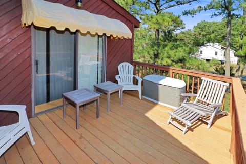 Admiral Benbow - contemporary home with shared boat ramp House in Chincoteague Island