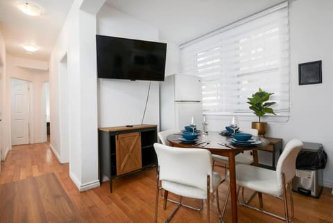 TV and multimedia, Living room, Seating area, Dining area
