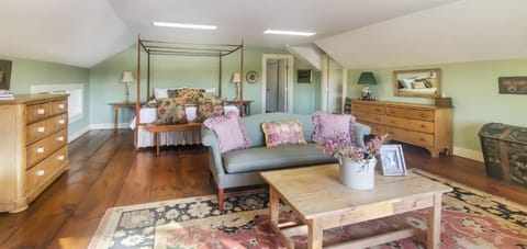 Old Orchard House House in Addison County