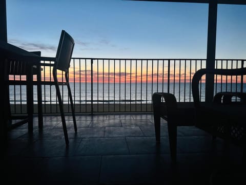 View (from property/room), Balcony/Terrace, Sunrise