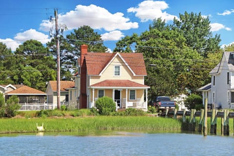 Almost Heaven - Pet friendly; Waterfront home! House in Chincoteague Island