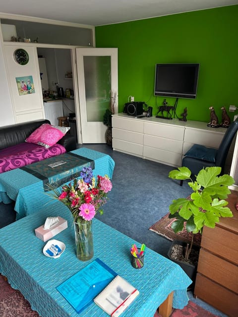 Communal lounge/ TV room, TV and multimedia, Living room, Photo of the whole room, Seating area, Evening entertainment