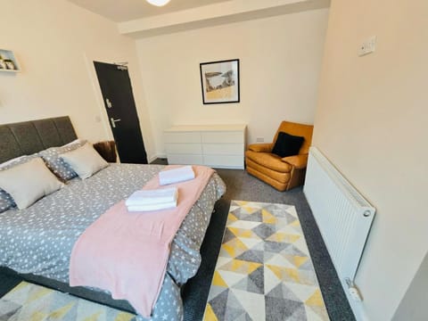 Room 1 Shared House in L7 Bed and Breakfast in Liverpool