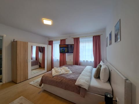 Bedroom, towels