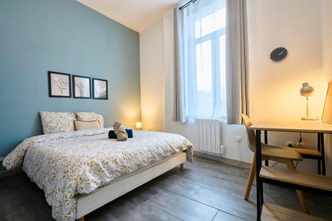 Photo of the whole room, Seating area, Bedroom