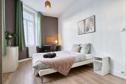 Photo of the whole room, Seating area, Bedroom