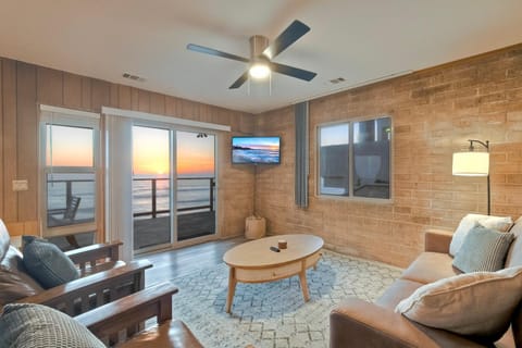 Oceanfront Getaway Ocean Views Fire Pit BBQ Beach Access Apartment in Carlsbad