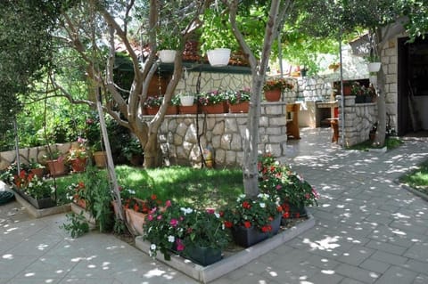 Location, children, Family