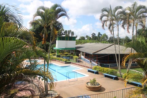 Game Room, Swimming pool