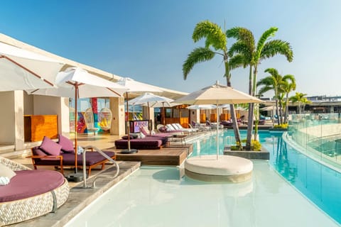Restaurant/places to eat, Balcony/Terrace, Swimming pool, sunbed