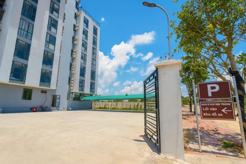 Property building, Day