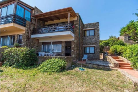 Property building, Spring, Day, Garden, View (from property/room), Balcony/Terrace, Balcony/Terrace, Garden view