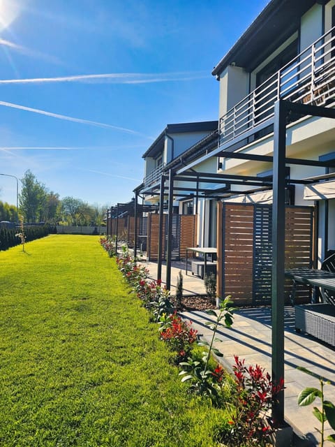 Property building, Day, Garden, Garden view