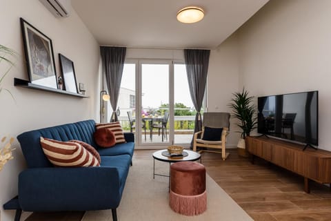 Communal lounge/ TV room, TV and multimedia, Living room, Seating area