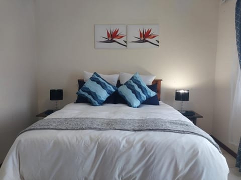 Property building, View (from property/room), Bedroom, Garden view, Garden view, Inner courtyard view