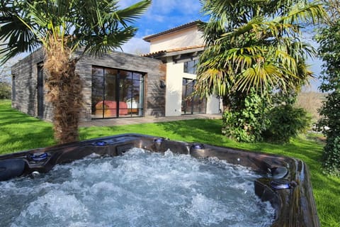 Hot Tub, Hot Tub, Swimming pool, Swimming pool