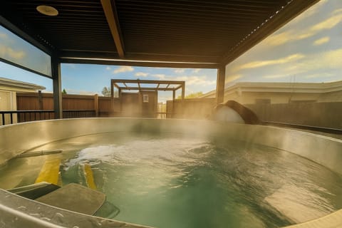 Hot Spring Bath, Hot Tub, Hot Tub, Spa and wellness centre/facilities