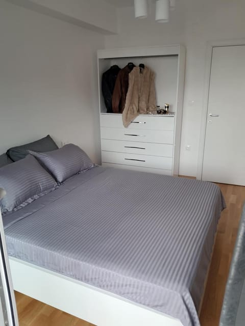 Bed, Photo of the whole room, Bedroom, wardrobe