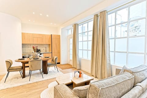 Kitchen or kitchenette, Seating area, Dining area
