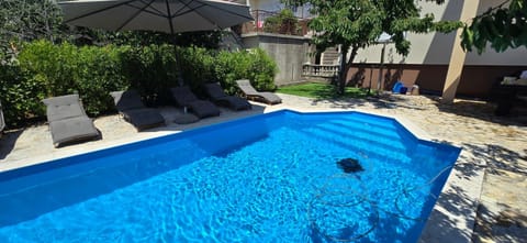 Day, Garden, Swimming pool, sunbed