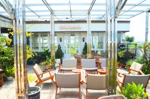 Day, Seating area, Garden view