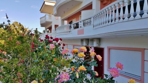 SMART Apartments LOUTRAKI House in Euboea