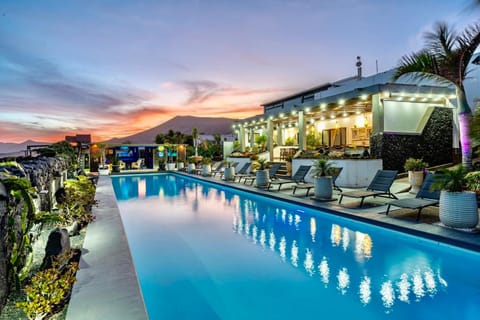 Property building, Natural landscape, Mountain view, Pool view, Swimming pool, Sunrise, Sunset, sunbed