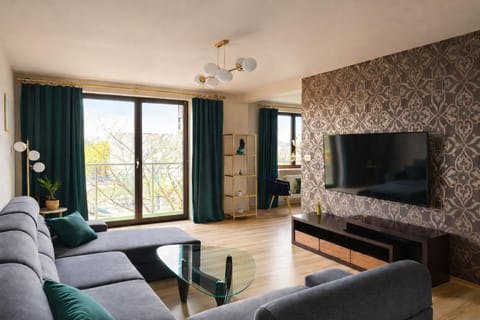Communal lounge/ TV room, Balcony/Terrace, Living room