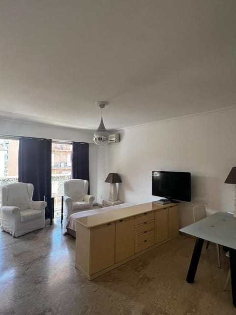 Bed, Living room, Photo of the whole room