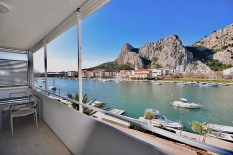 Natural landscape, View (from property/room), Balcony/Terrace, Mountain view, River view
