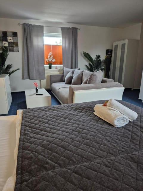 Bed, Living room, Photo of the whole room, Seating area, Bedroom, towels
