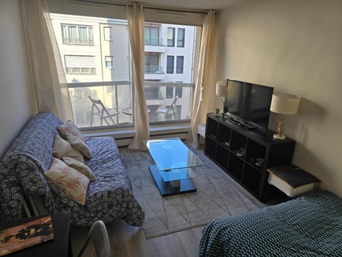 Communal lounge/ TV room, Bed, TV and multimedia, Living room, Bedroom