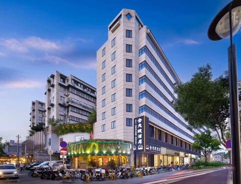 Property building, Day, Neighbourhood, City view, Street view
