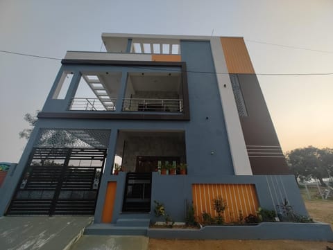 Property building, Day